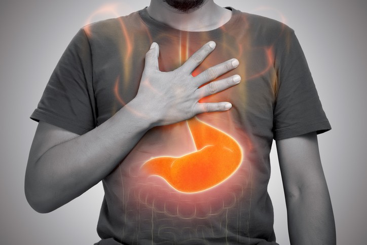 Lutter contre les brûlures d’estomac et les reflux gastriques grâce aux huiles essentielles
