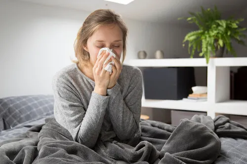 L’huile essentielle de ravintsara pour combattre la grippe